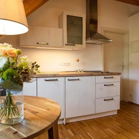 酒店 Weingut Haus Steinbach 4*