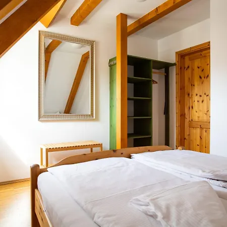 酒店 Weingut Haus Steinbach 4*