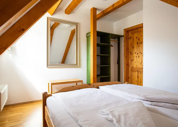 فندق Weingut Haus Steinbach 4*